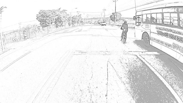 cbw0516_11_cyclist_and_bus